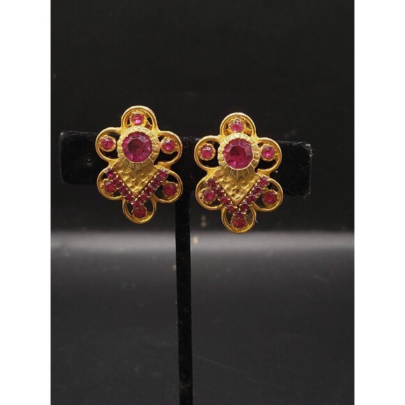 Vintage Pink Rhinestone Gold tone Clip on earrings - Picture 5 of 10